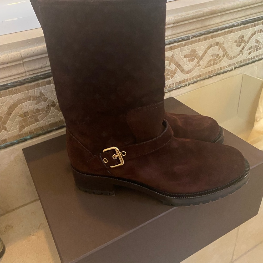 New Authentic LV Brown Suede Moto Boots! Size 39 Italy